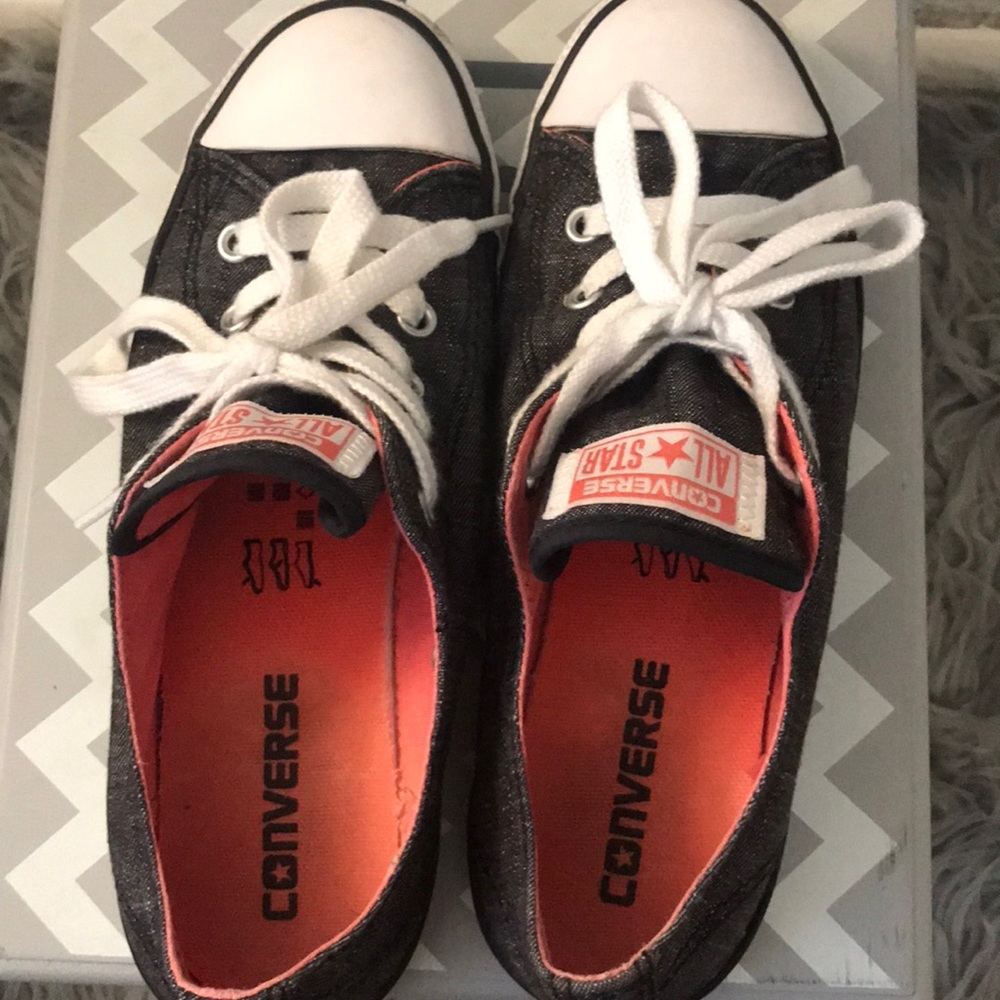 Low Top Converse!🖤💕 - Picture 6 of 7